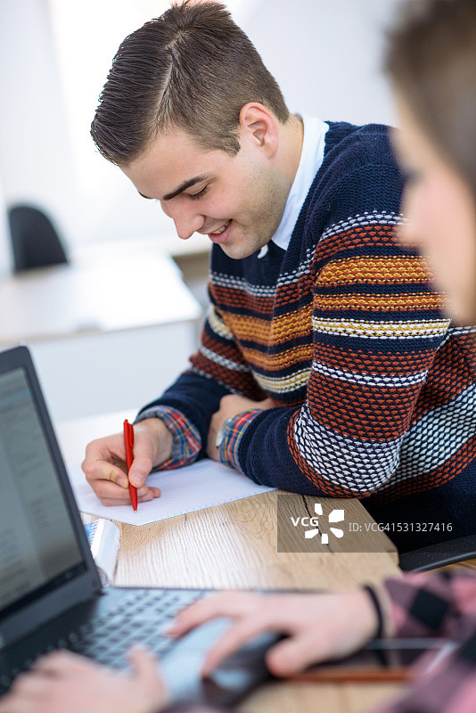 期末考试高分学生奖学金图片素材