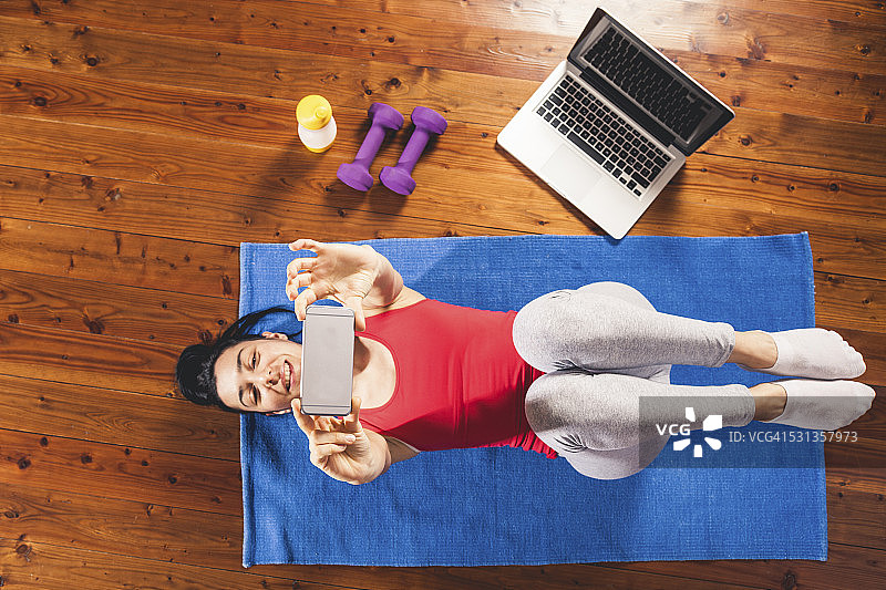 锻炼后的自拍图片素材