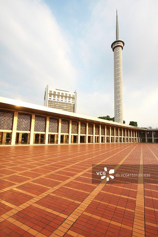 独立大清真寺的宣礼塔图片素材