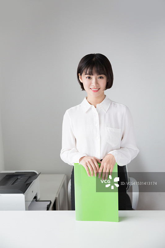 办公室里的女孩图片素材