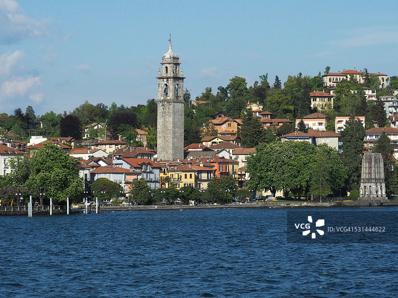 从船上看到的马焦雷湖畔帕兰扎，意大利北部图片素材