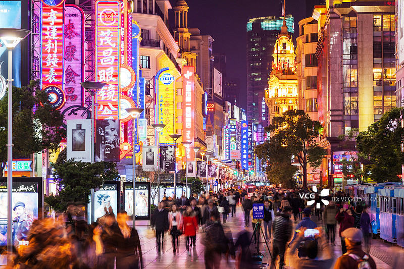 南京路步行街的人群图片素材
