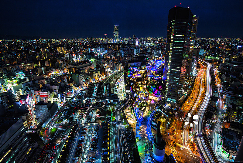 夜晚的大阪难波公园城市天际线图片素材