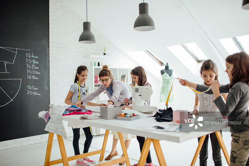 儿童缝纫课图片素材