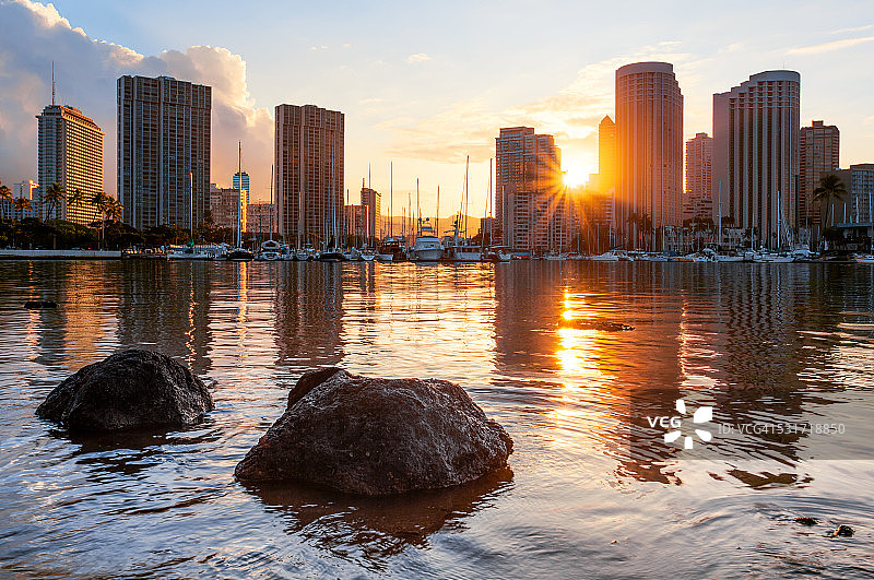 檀香山阿拉莫阿纳卡哈纳莫库泻湖魔术岛日出图片素材