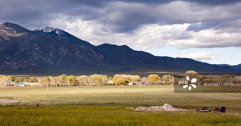 新墨西哥州陶斯县的普拉多图片素材