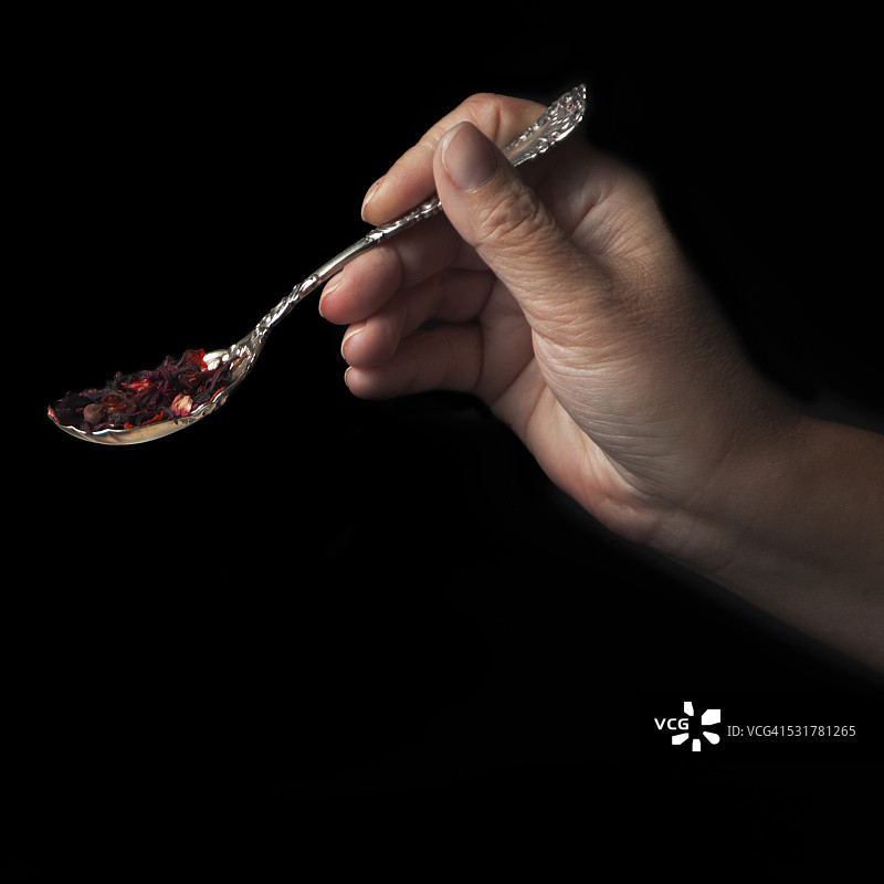 勺子里的茶叶图片素材