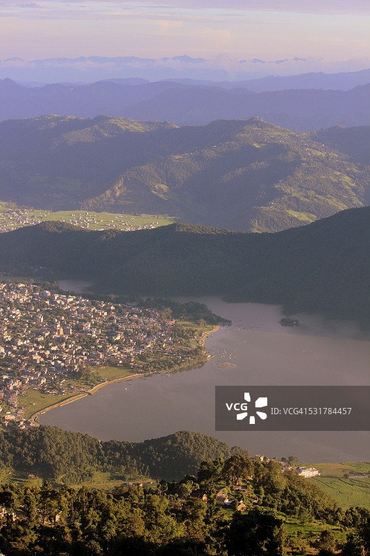 博卡拉和费瓦湖全景图片素材