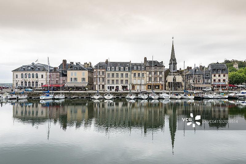 法国翁弗勒尔港口和古老房屋景观图片素材