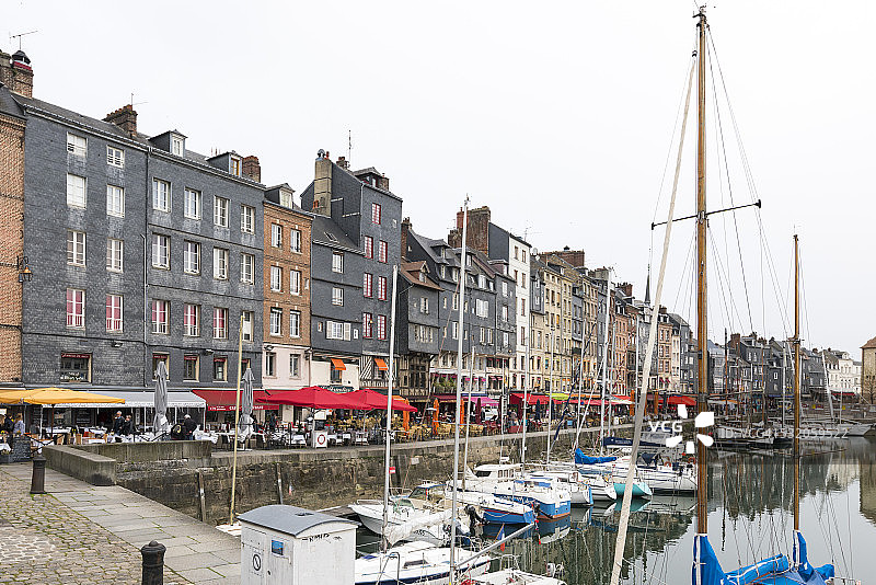 法国翁弗勒尔港口和古老房屋景观图片素材