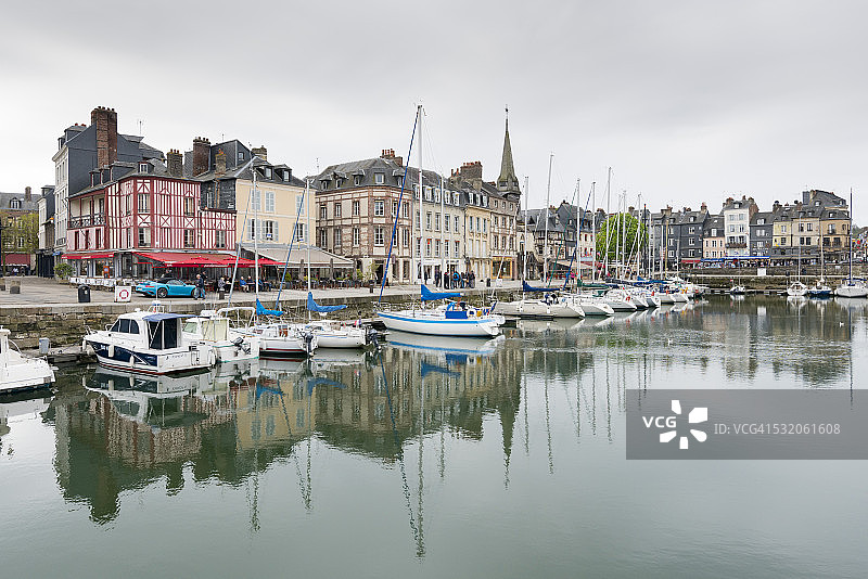 法国翁弗勒尔港口和古老房屋景观图片素材