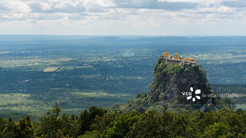 波巴山火山上的东卡拉特修道院图片素材