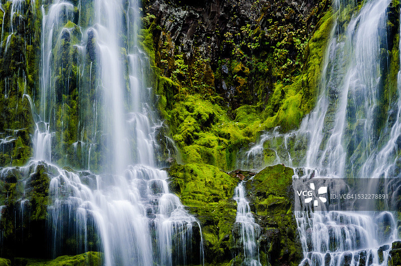 代理瀑布图片素材
