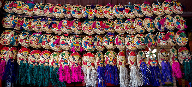 越南纪念品草编托盘艺术，在河内市中心商店出售图片素材