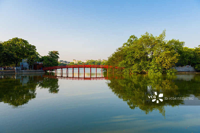 越南河内还剑湖栖旭桥图片素材