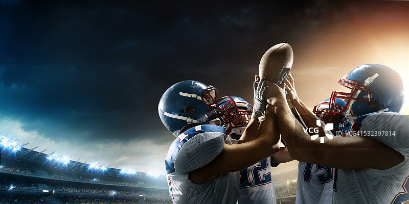 足球运动员庆祝胜利图片素材