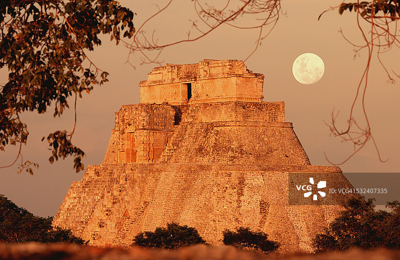 魔术师金字塔，乌斯马尔，墨西哥图片素材