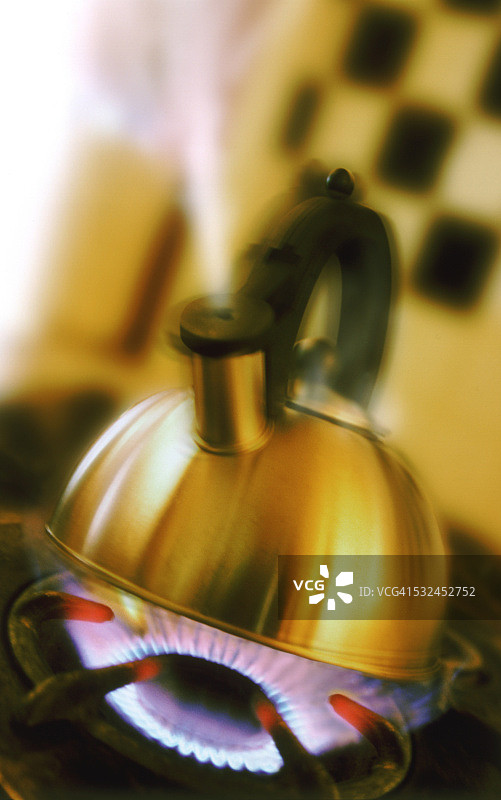 炉子上烧开水图片素材