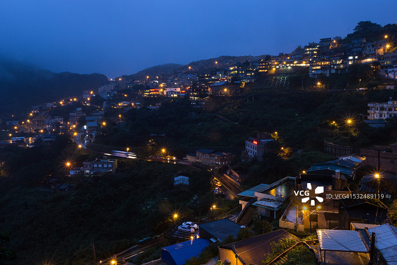 中国台湾九份山坡小镇的雾景图片素材