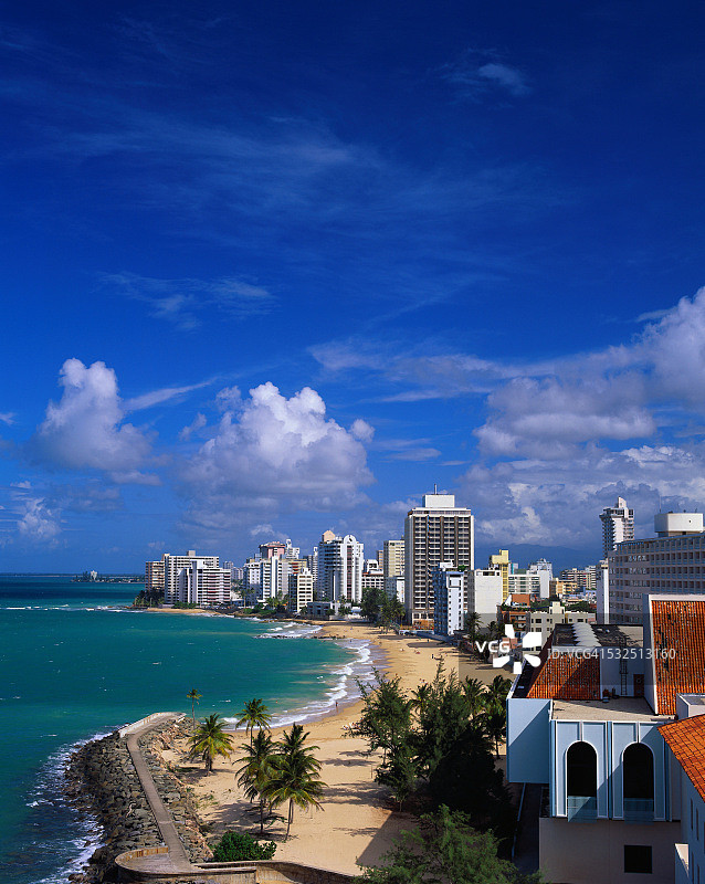孔达多海滩上的高层建筑图片素材