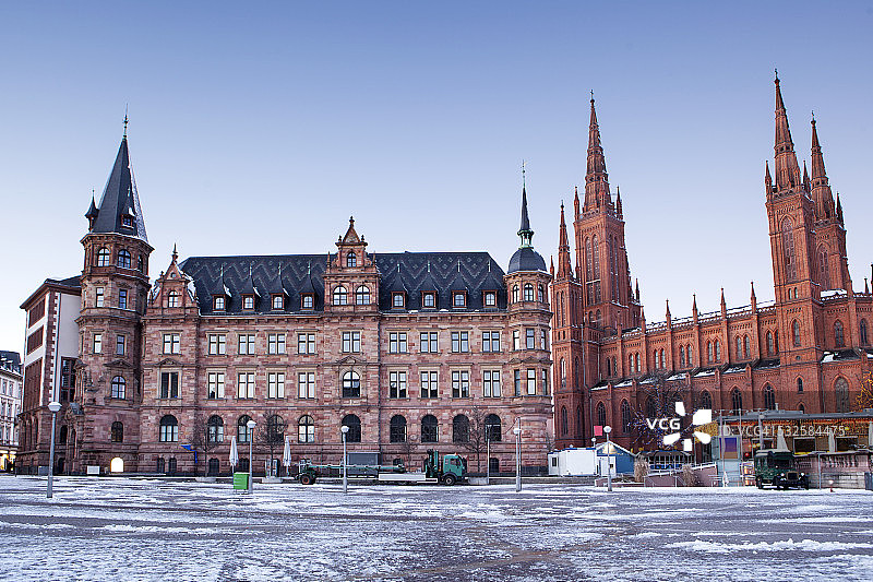 威斯巴登新市政厅和市集教堂图片素材