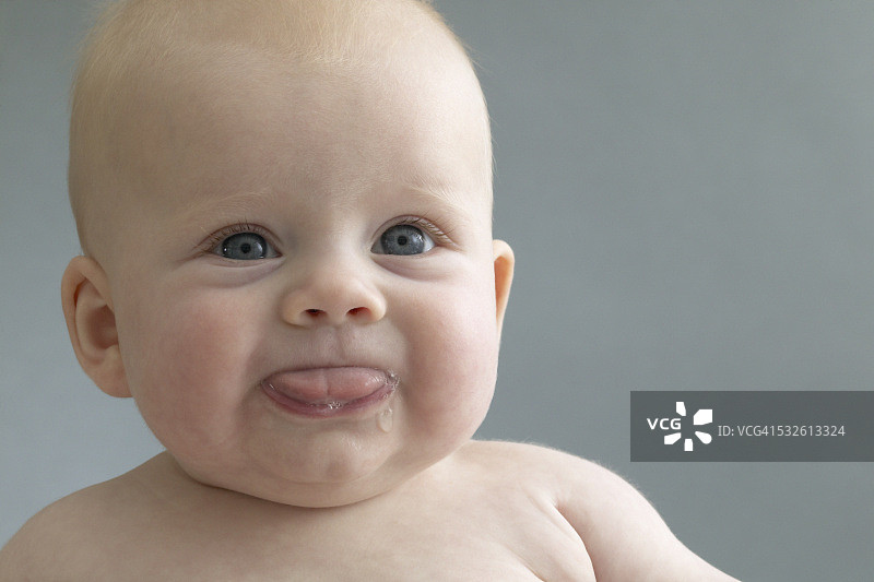 流口水的婴儿图片素材