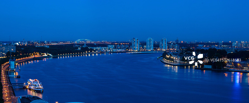 网格、埃施和布里安诺德布鲁格的夜晚图片素材