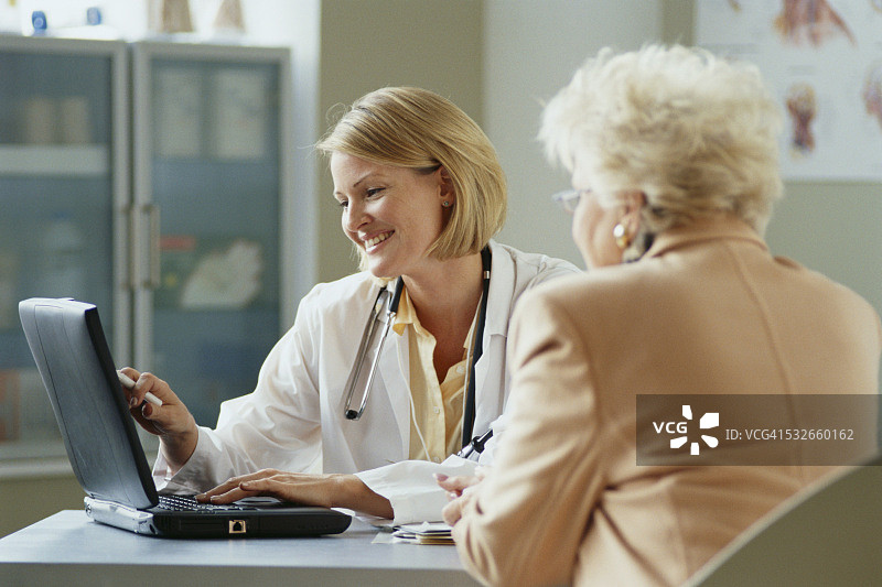 医生咨询病人图片素材