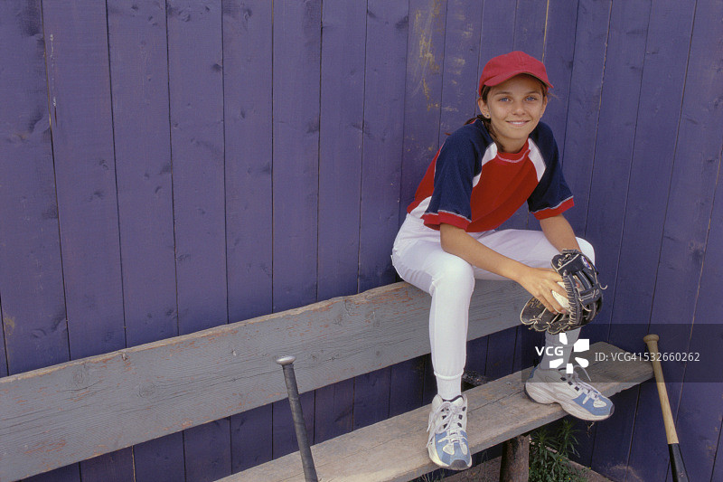 在休息区中的垒球运动员图片素材