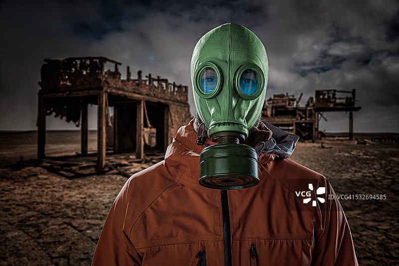 戴防毒面具的男人图片素材