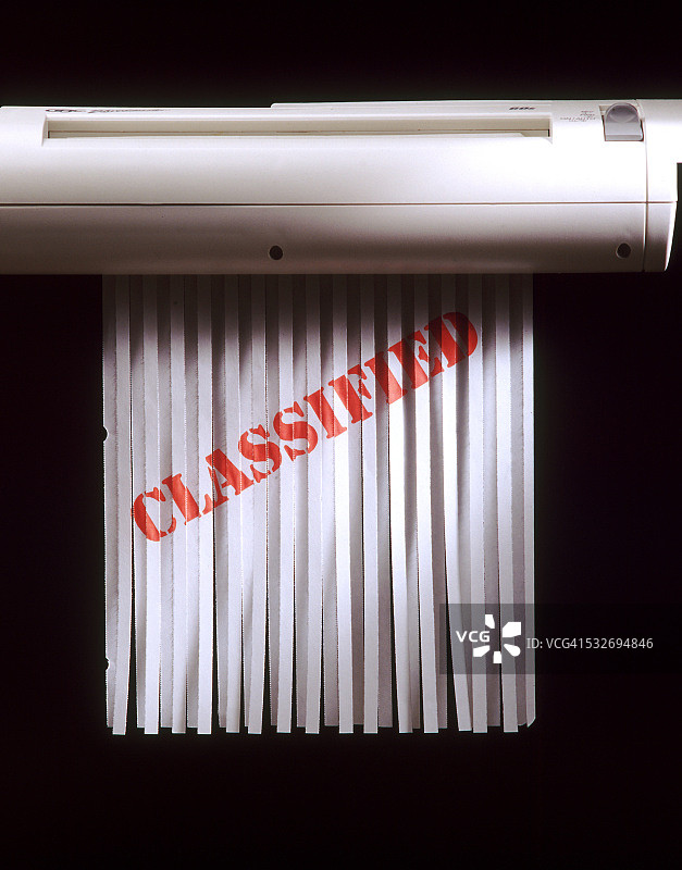 被撕碎的秘密图片素材