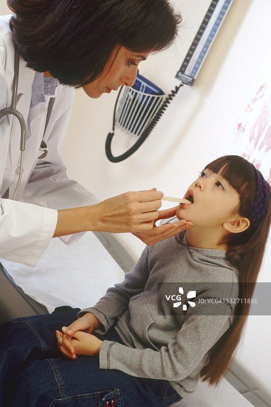 儿科检查图片素材