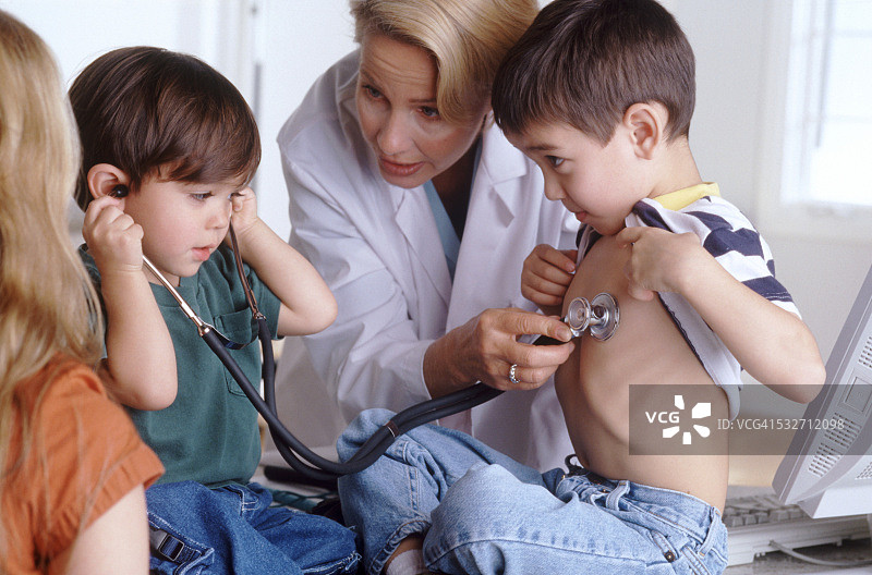 医生和孩子们图片素材