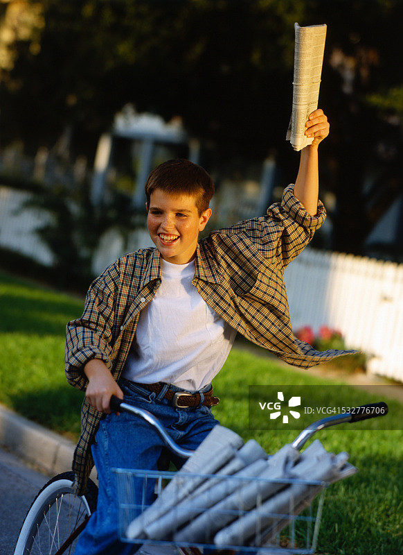 送报员派送报纸图片素材