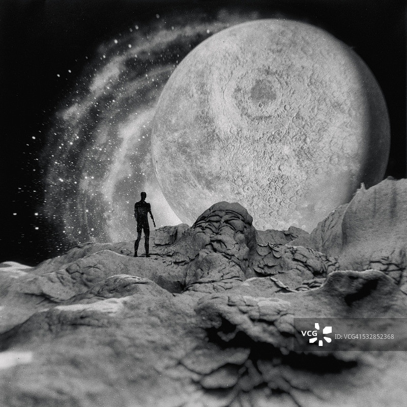男人站在月球上图片素材