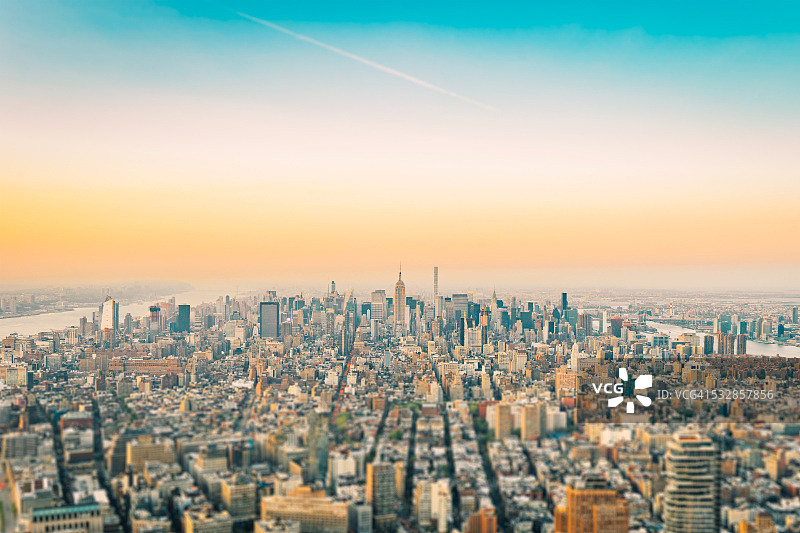 纽约市天际线——帝国大厦日落景观图片素材