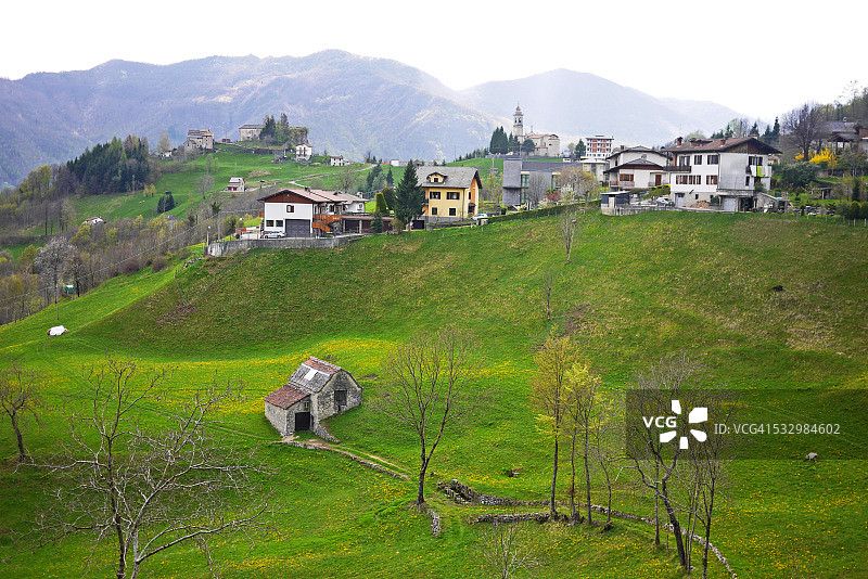 塔莱焦山谷的皮齐诺阿尔卑斯山村庄图片素材