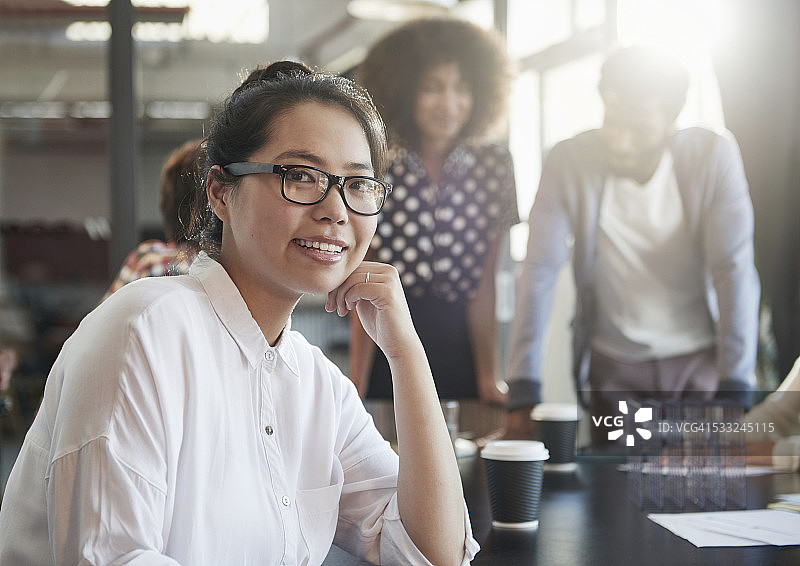 她充满正能量图片素材