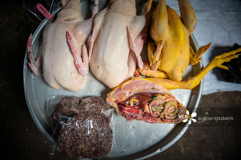 待售的鸡肉和内脏图片素材