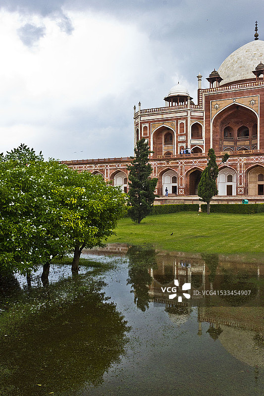 雨季中的胡马雍陵图片素材