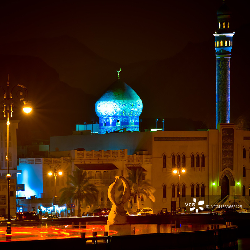 夜晚的马托拉清真寺（阿曼）图片素材