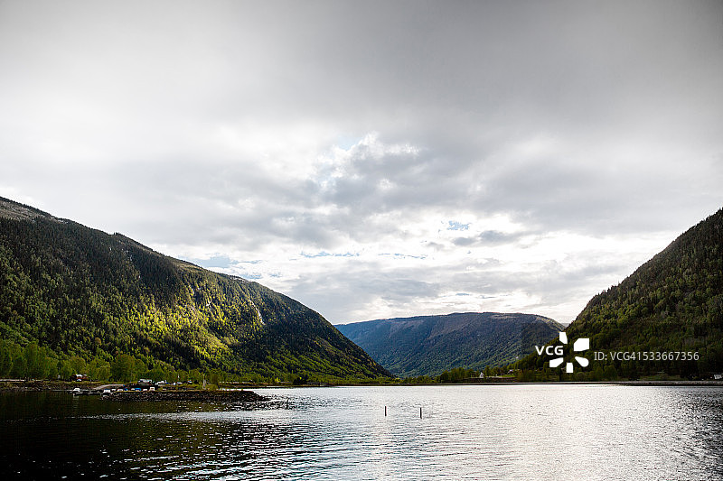 吕坎的廷恩湖图片素材