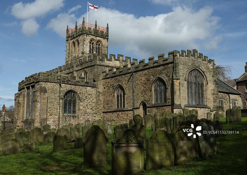 位于英格兰达勒姆郡蒂斯代尔巴纳德城堡镇的一座非常古老的教堂图片素材