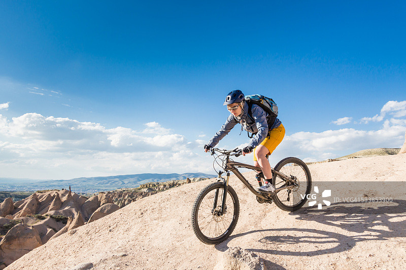 土耳其卡帕多奇亚山地自行车骑行图片素材