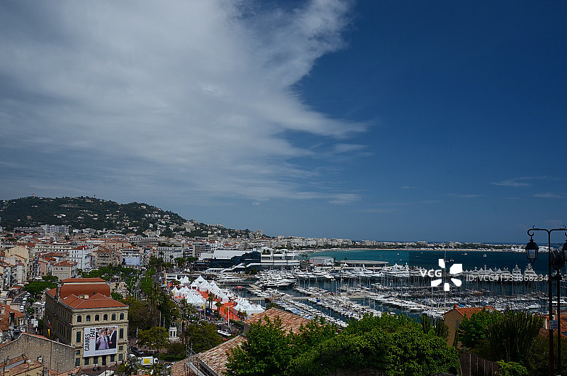 法国戛纳老城区和老港口全景图片素材