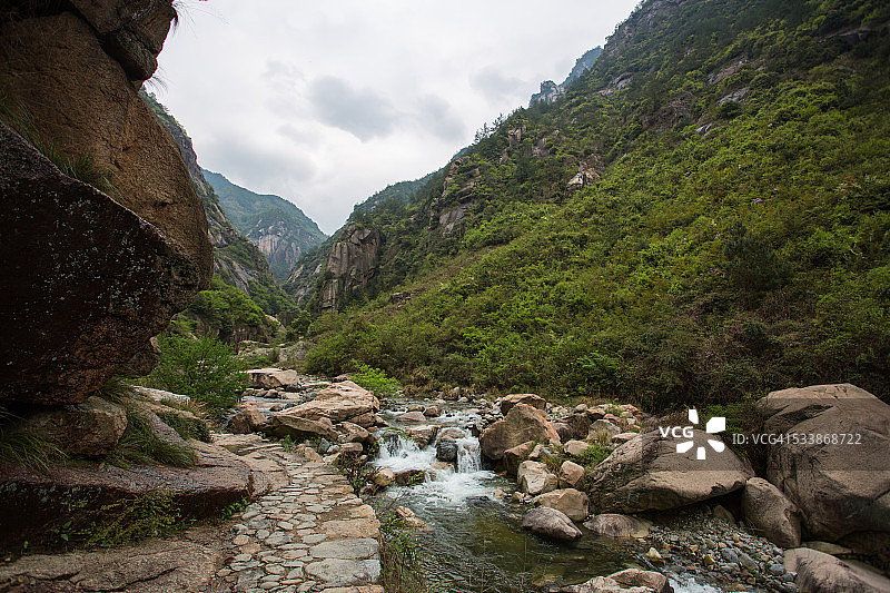 中国安徽省宣城市绩溪县徽杭古道山谷风光图片素材