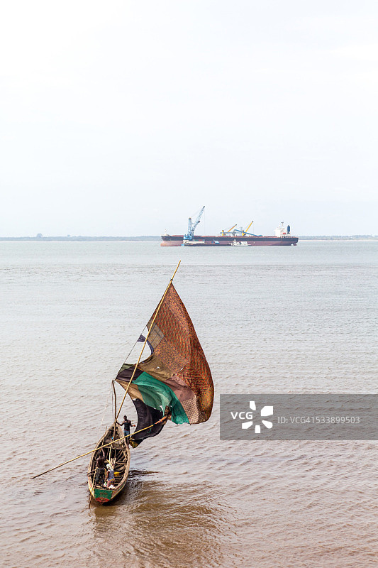 在弗里敦港起航图片素材