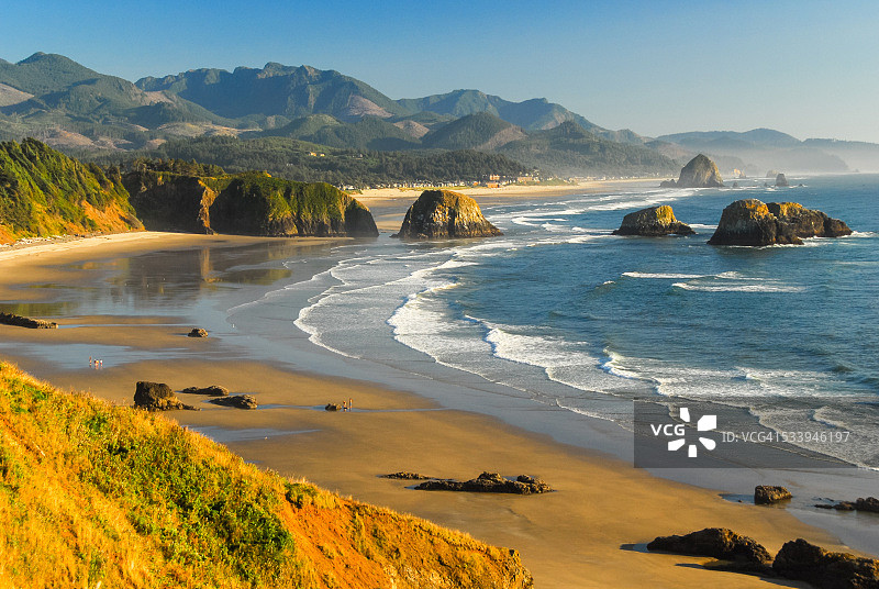 新月海滩的傍晚图片素材