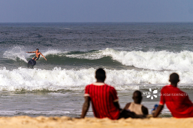在龟岛冲浪图片素材