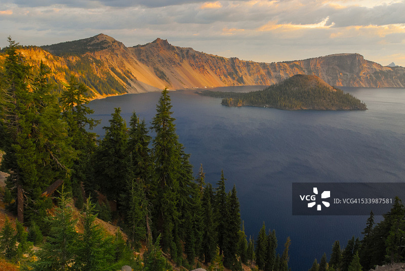 火山口湖日出图片素材